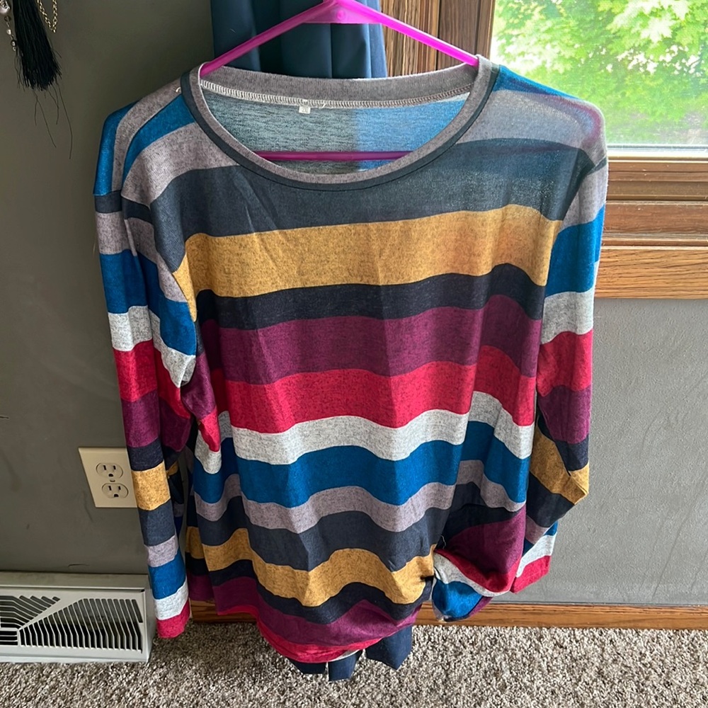 2xl striped long sleeve shirt. Knotted at the bottom!
